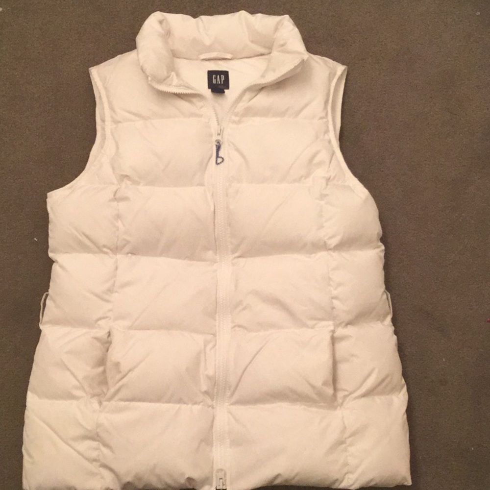 GAP White down puffer vest with pockets